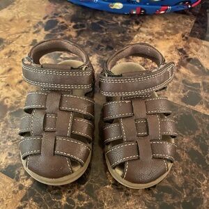 TODDLER SANDALS SIZE 6